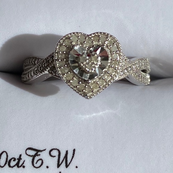 ❤️1/10cttw Diamond Ring SIZE 7 - Picture 2 of 6
